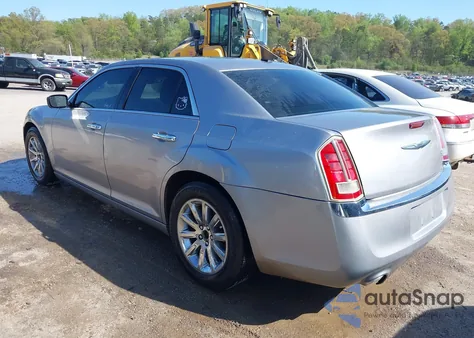 2013 Chrysler 300C z USA, uszkodzony, nr VIN 2C3CCAEG7DH727559